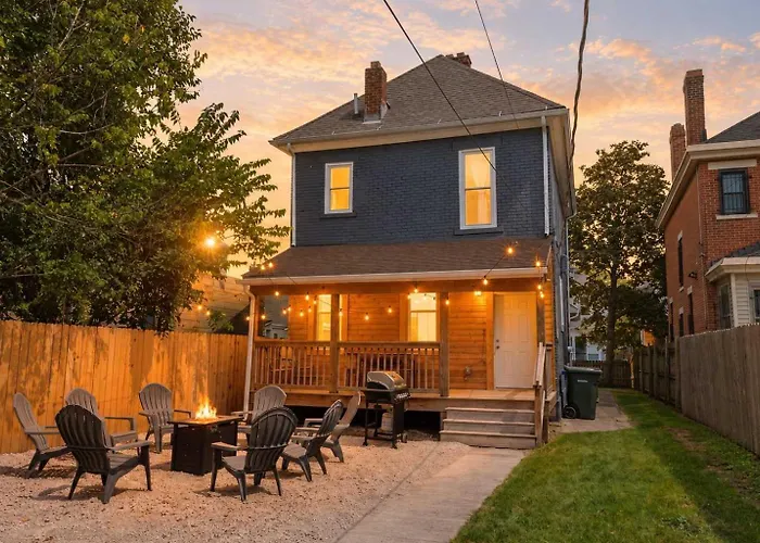 Modern 4br - Firepit & Grill - Sleeps 10 Holiday home