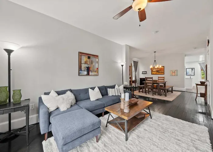 Modern 4br - Firepit & Grill - Sleeps 10 *