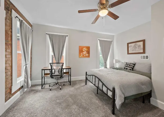 Modern 4br - Firepit & Grill - Sleeps 10 Holiday home Columbus