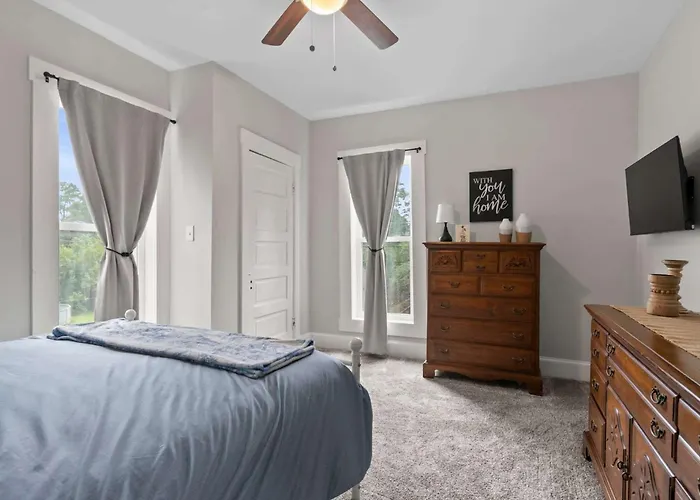 Modern 4br - Firepit & Grill - Sleeps 10 Columbus