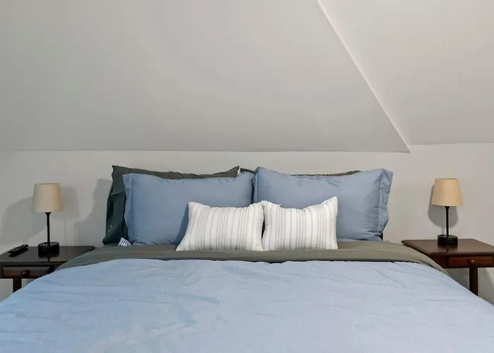 Modern 4br - Firepit & Grill - Sleeps 10 Holiday home Columbus